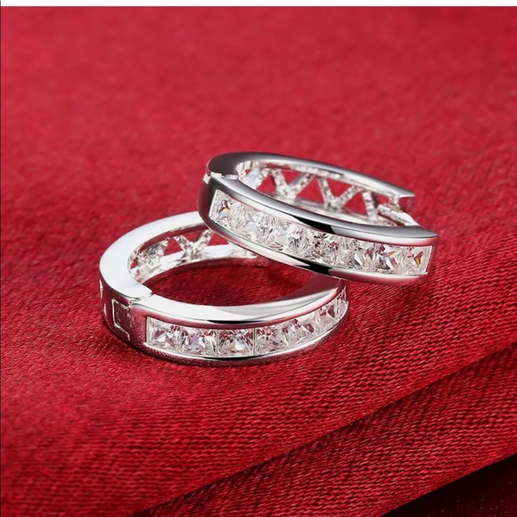 3.44 CT White Topaz  Gemstone Huggie Hoop Earring - Picture 5 of 5